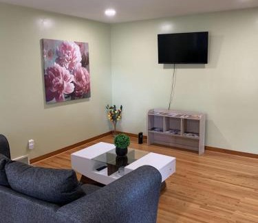 Athol Springs House | Niagara Falls Private Brick Vacation Home