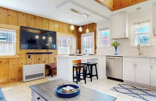 Pine Point House | Niblet Cottage by Bayley Vacation Rentals