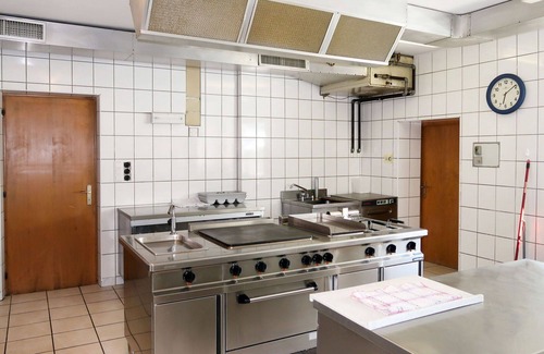 St. Valentin auf der Haide Apartment | Nice apartment for 32 guests with WIFI, TV, balcony, pets allowed and parking