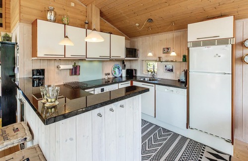 Sklskr House | Nice and bright cottage with a kitchen that is partly open to the dining and living room.