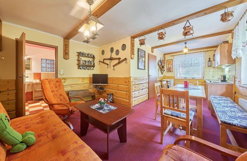 Starkov Villa | Nice apartment in villa for 6 guests with WIFI, pool, TV, patio, pets allowed and parking