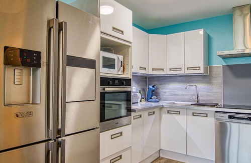 Le Brusc Apartment | Nice apartment for 3 people with A/C, TV, terrace and pets allowed