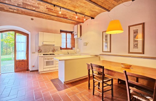 San Casciano in Val di Pesa Apartment | Nice apartment for 4 guests with WIFI, A/C, pool, TV and pets allowed, close to Greve In Chianti