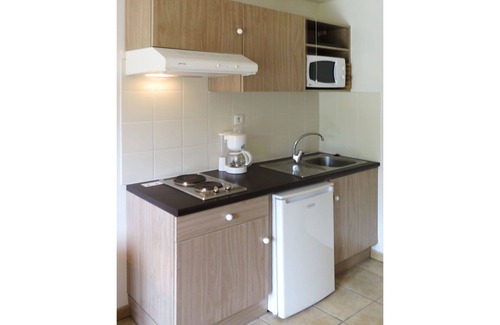 Barbaste Apartment | Nice apartment for 4 people with pool, WIFI, TV, balcony, pets allowed and parking