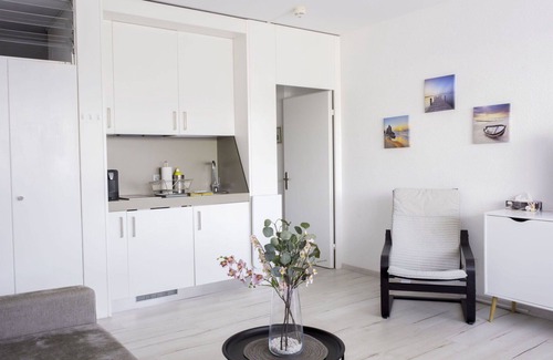 Bissone Apartment | Nice apartment for 4 people with pool, A/C, WIFI, TV, balcony and panoramic view