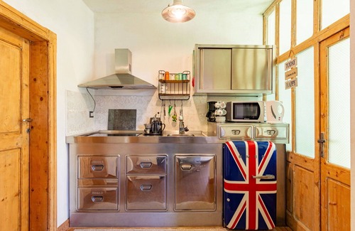 Aurogna Apartment | Nice apartment for 4 people with WIFI, A/C, TV and patio
