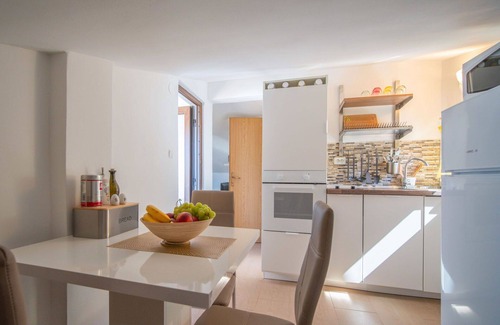 Stinica Apartment | Nice apartment for 4 people with WIFI, A/C, TV, terrace and parking