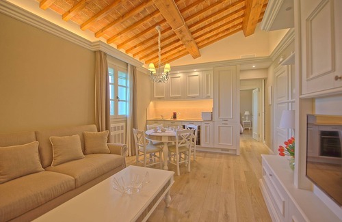 Vinci Apartment | Nice apartment for 6 people with A/C, pool, WIFI, TV, panoramic view and parking