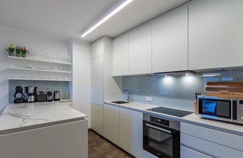 Annenheim Apartment | Nice apartment for 6 guests with WIFI, TV, balcony, pets allowed and panoramic view