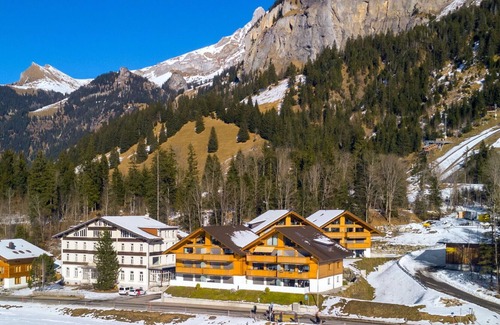 Blausee Apartment | Nice apartment for 6 people with WIFI, TV, balcony, pets allowed, panoramic view and parking