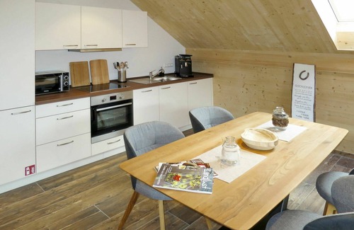 Hofstetten Apartment | Nice apartment for 4 people with WIFI, TV, patio, pets allowed and parking