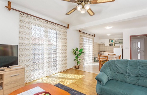 Brzac Apartment | Nice apartment in Krk with WiFi