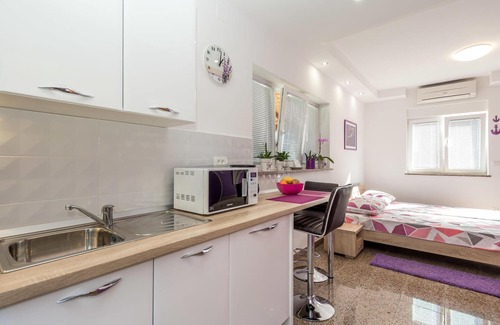 Rukavac Apartment | Nice apartment in Rukavac with WiFi