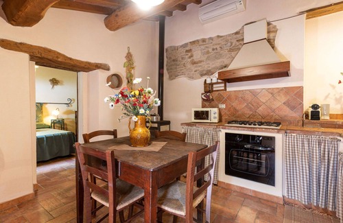 Poggi del Sasso Villa | Nice apartment in villa for 2 people with A/C, WIFI, pool, TV, patio, pets allowed and parking