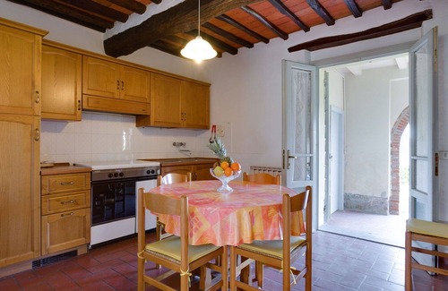 Bucine Villa | Nice apartment in villa for 7 people with WIFI, pool, TV and pets allowed