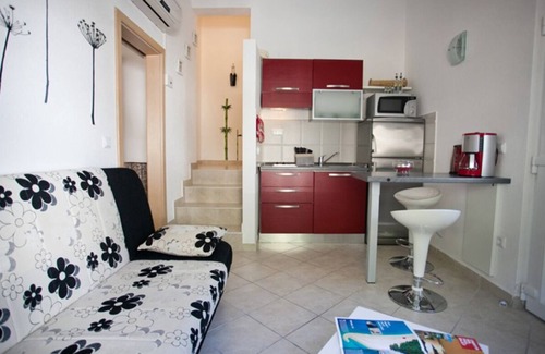 Pisak Apartment | Nice apartment with pool and partial sea viewn