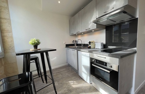 Saint-Michel - Nansouty - Saint-Genes Apartment | Nice bright flat with air conditioning and Bordeaux stone for 2p