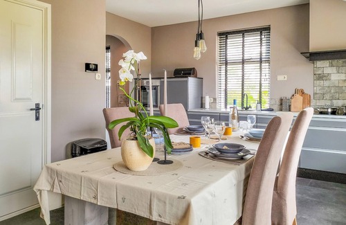 Daarle House | Nice home in Daarle with sauna