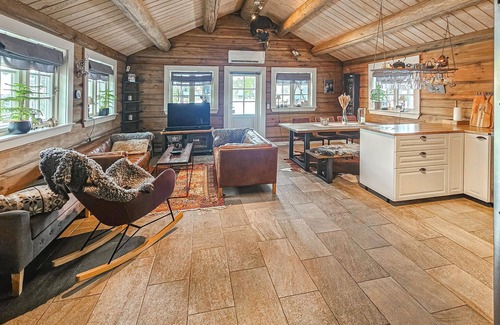 Tørdal House | Nice home in Drangedal with sauna