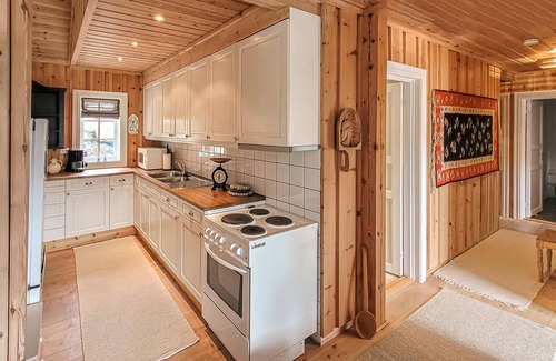 Volda House | Nice home in Folkestad with sauna