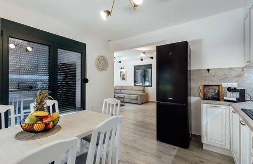 Mojdez House | Nice home in Igalo with house sea view