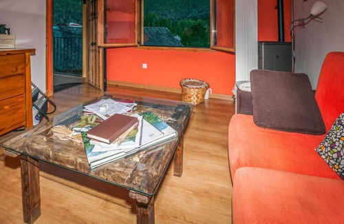 La Omanuela Apartment | Nice Home In La Omañuela With Wifi