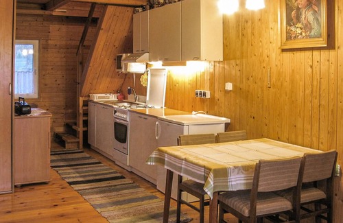 Mragowo House | Nice home in Mragowo with kitchen