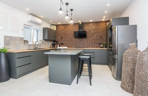 Privlaka House | Nice home in Privlaka with WiFi