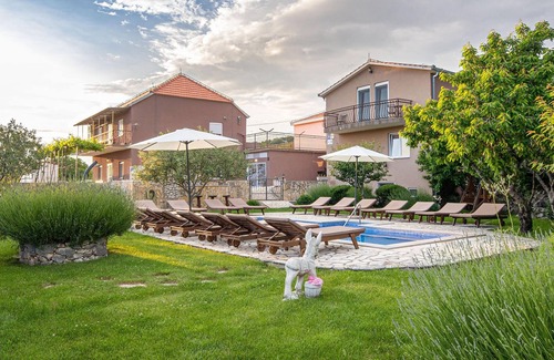 Sestanovac House | Nice home in Sestanovac with kitchen