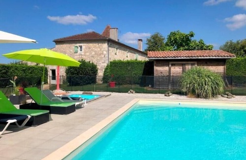 Bourran House | Nice house in Lot-et-Garonne with a terrace, swimming pool, and optional SPA.