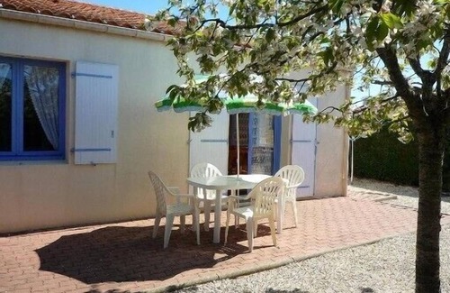 LʼAiguillon-sur-Mer House | Nice house on the sea, quiet and pleasant, garden, wifi