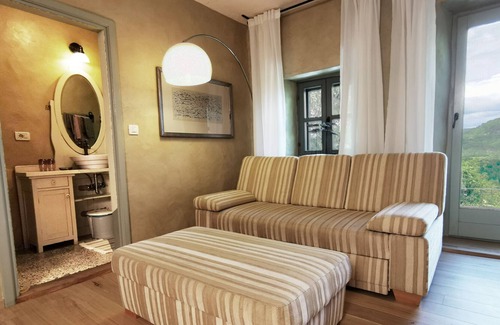 Pican Villa | Nice house with pool and jacuzzi surrounded by nature