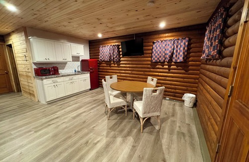 Cambridge Cabin | Nice log cabin on back country road with peace, quiet and the amenities of home
