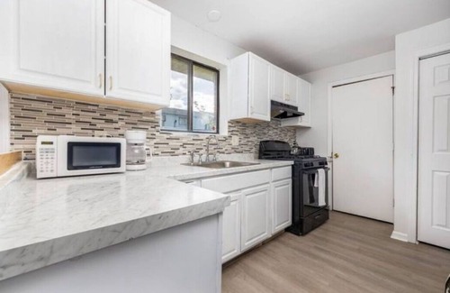 Hartford Condo | Nice Private Condo in Hartford