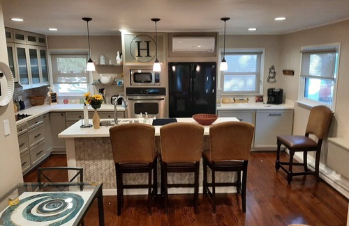 Olathe House | Nice quiet and safe place to stay you will enjoy, nice enclosed porch