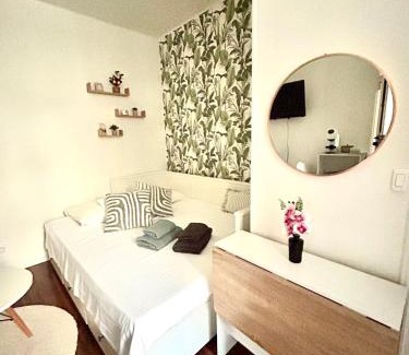 Levallois-Perret Apartment | Nice studio with a terrace