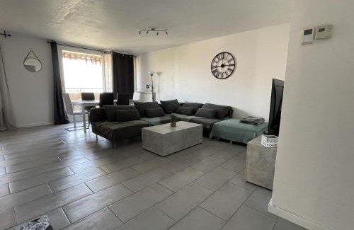 Le Mourillon Apartment | Nice T4 with balcony near downtown Toulon