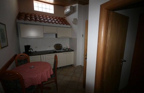 Marusici Apartment | Nice Villa Just Above The Beach