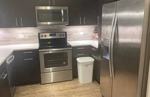 Buckhead Village Apartment | Nice1 bedroom,1 bath in High rise building with office space