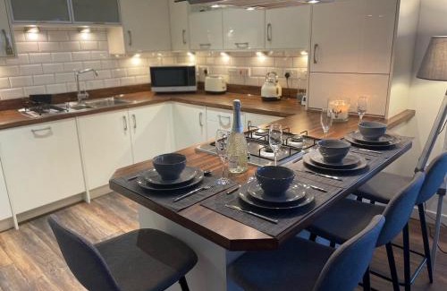 Irvine House | Niche View