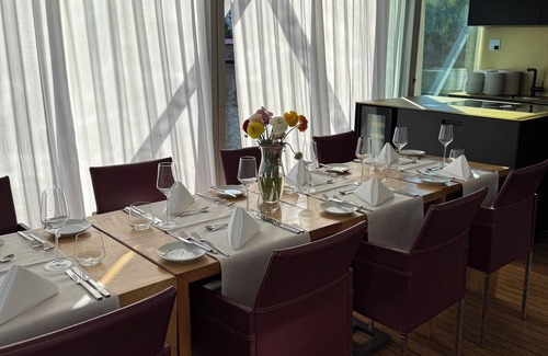 Moabit Boat Rental | Nido - relax in style on Berlin's most exclusive and natural houseboat.