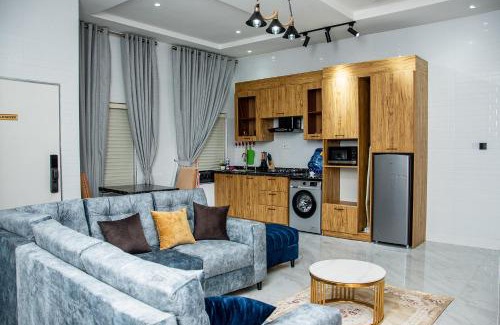 Abuja Apartment | NIFEWAT APARTMENT,Rennes suite 2bedroom apartment with gym,pool, WiFi,Netflix,bar and sitting out area