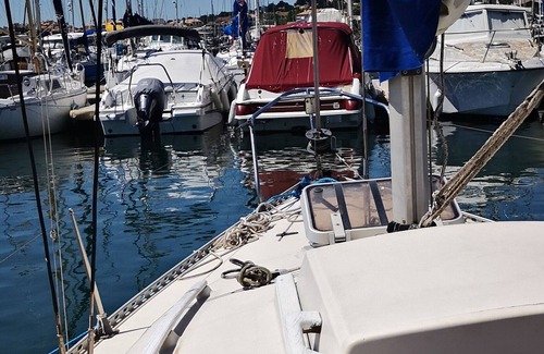 Cap d'Agde Boat Rental | Night aboard a sailboat at the quay for 2 people.