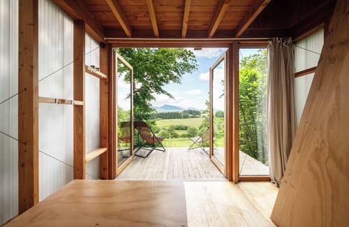 Manzat Cabin | Night Facing the Volcanoes