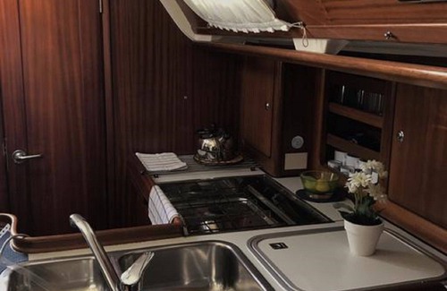 Canidelo Boat Rental | Night on board a sailboat + 1 hour tour offer