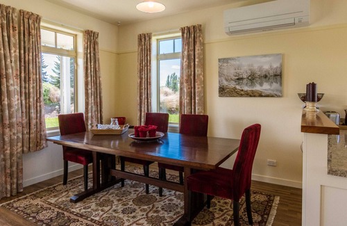 Twizel House | Night Sky Cottage - Kahu Cottage - HOT TUB