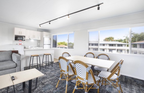 Queens Beach Hotel | Nightcap at Queens Beach Hotel