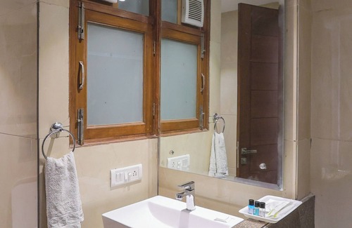 Sector 39 Hotel | Nikko Premier - Near Medanta Hospital