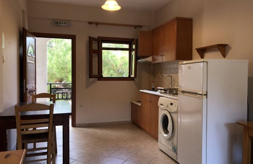 Gialiskari Apartment | Nikos Apartments A2 - One Bedroom Apartment, Sleeps 5