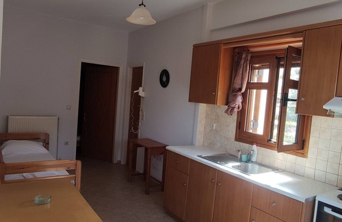 Gialiskari Apartment | Nikos Apartments A6 - One Bedroom Apartment, Sleeps 5